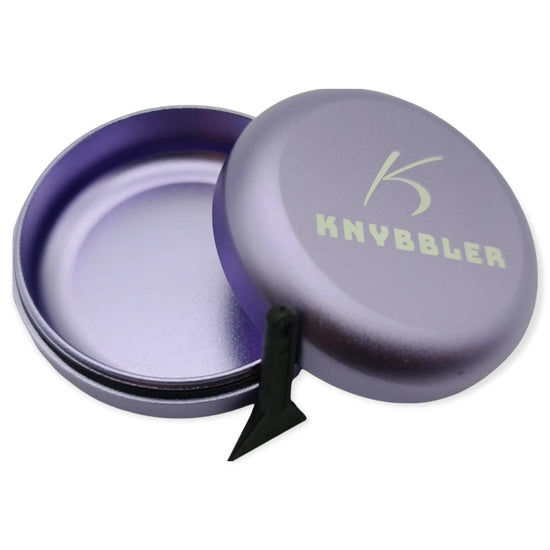 Aufbewahrungsdose / Luftdicht / Wasserdicht / Lichtdicht / Knybbler Cannapuck 1.0 / Metall Dose / ø55x23mm / Pillendose (lila) Knybbler